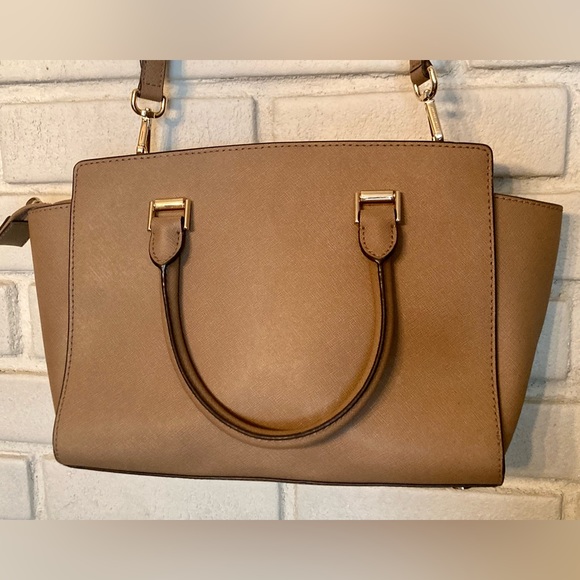 Michael Kors Selma Bag, Medium - Picture 9 of 10